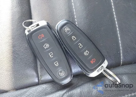 2016 Ford Escape Titanium z USA, uszkodzony, nr VIN 1FMCU9J90GUA43187